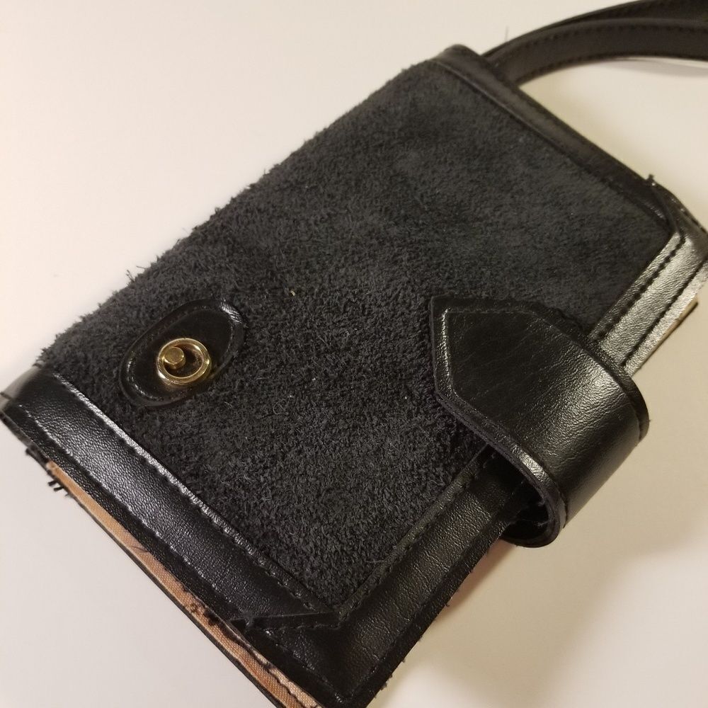 Black clutch in good condition.